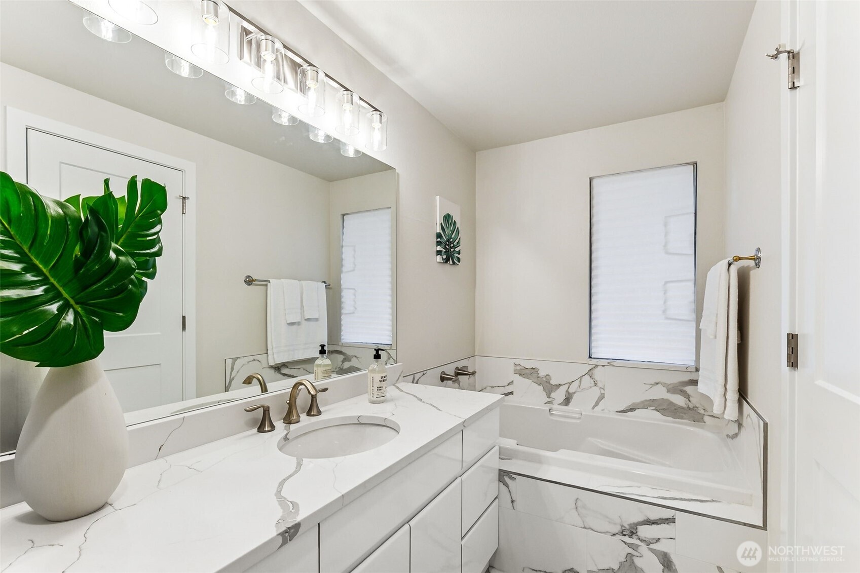 1613 California Avenue SW #101, Seattle, WA 98116