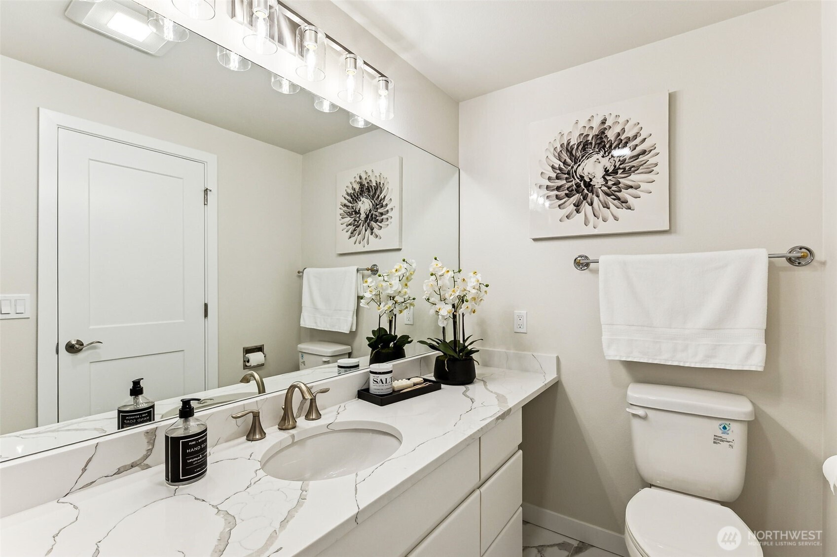 1613 California Avenue SW #101, Seattle, WA 98116