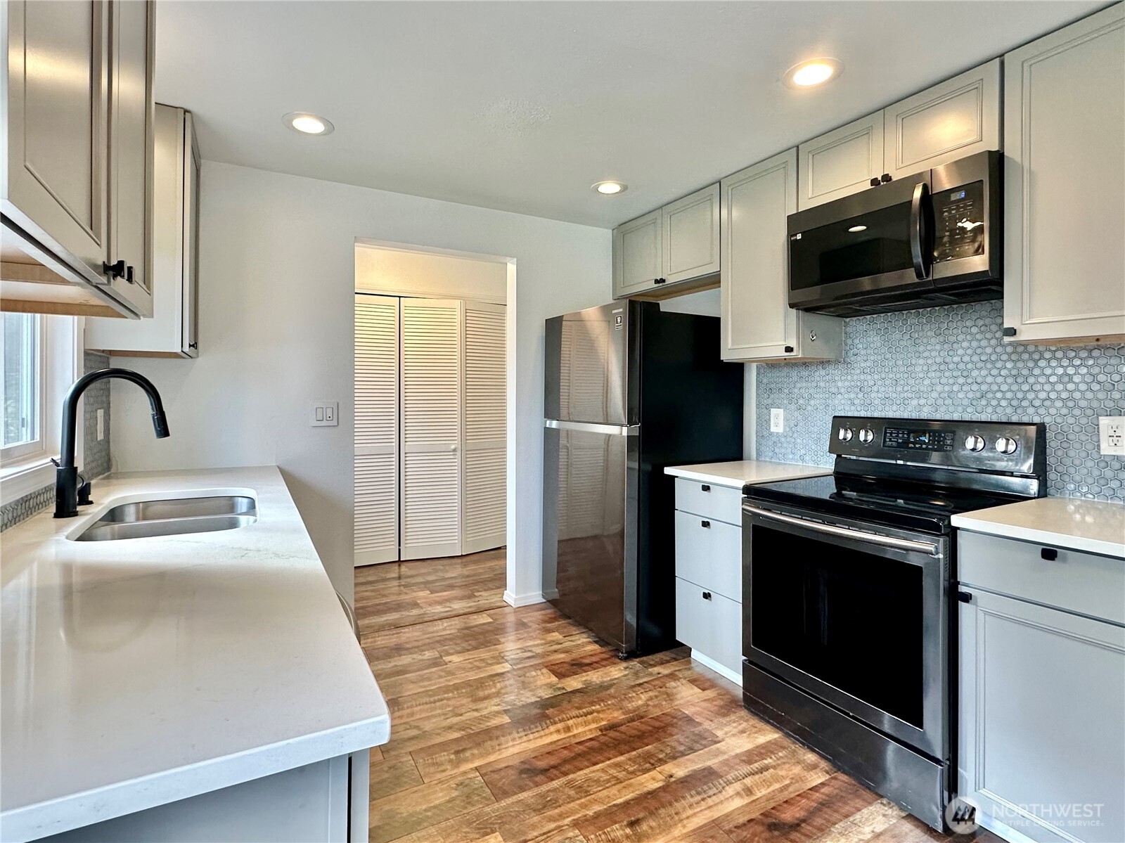 7544 Mesplay Avenue SE, Lacey, WA 98503