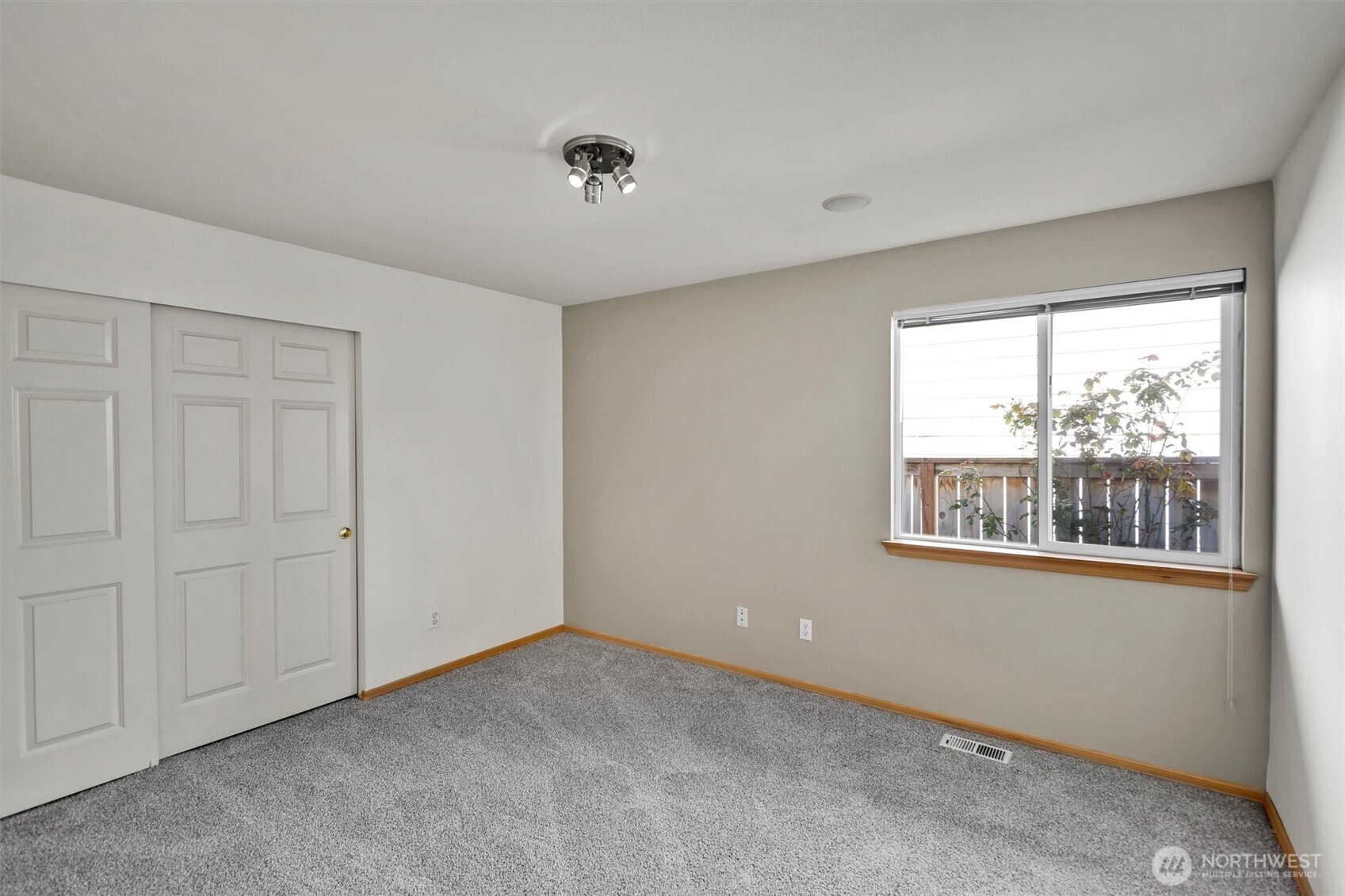 915 N Laurel Lane , Tacoma, WA 98406