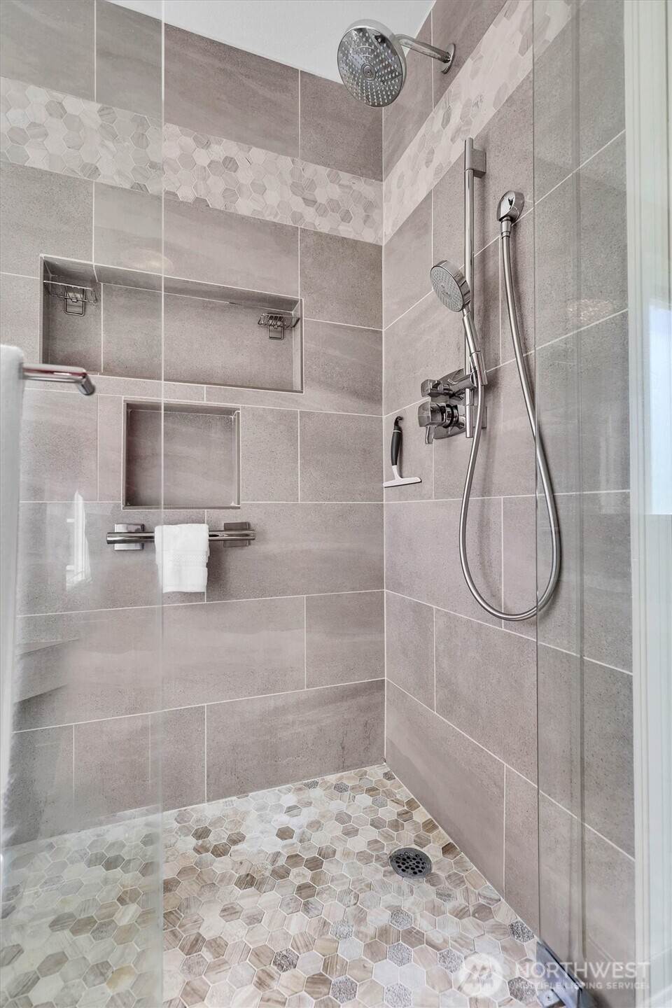 915 N Laurel Lane , Tacoma, WA 98406