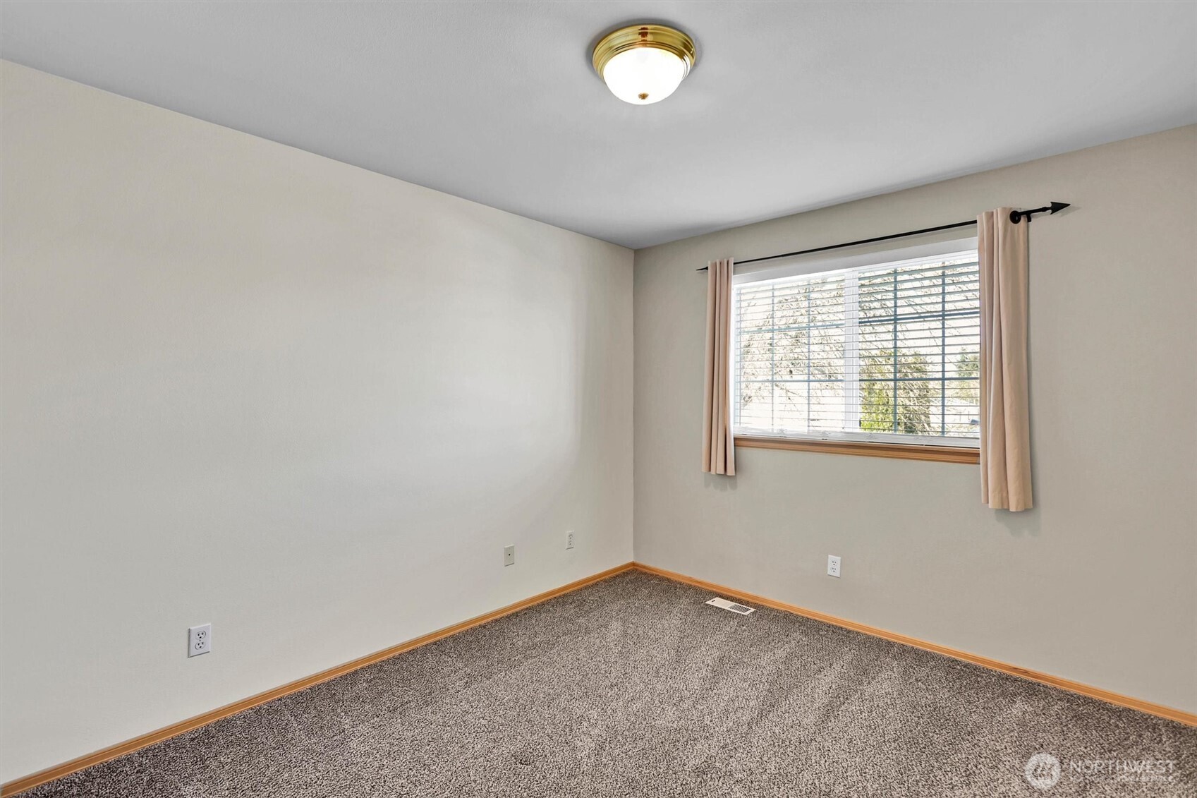 915 N Laurel Lane , Tacoma, WA 98406
