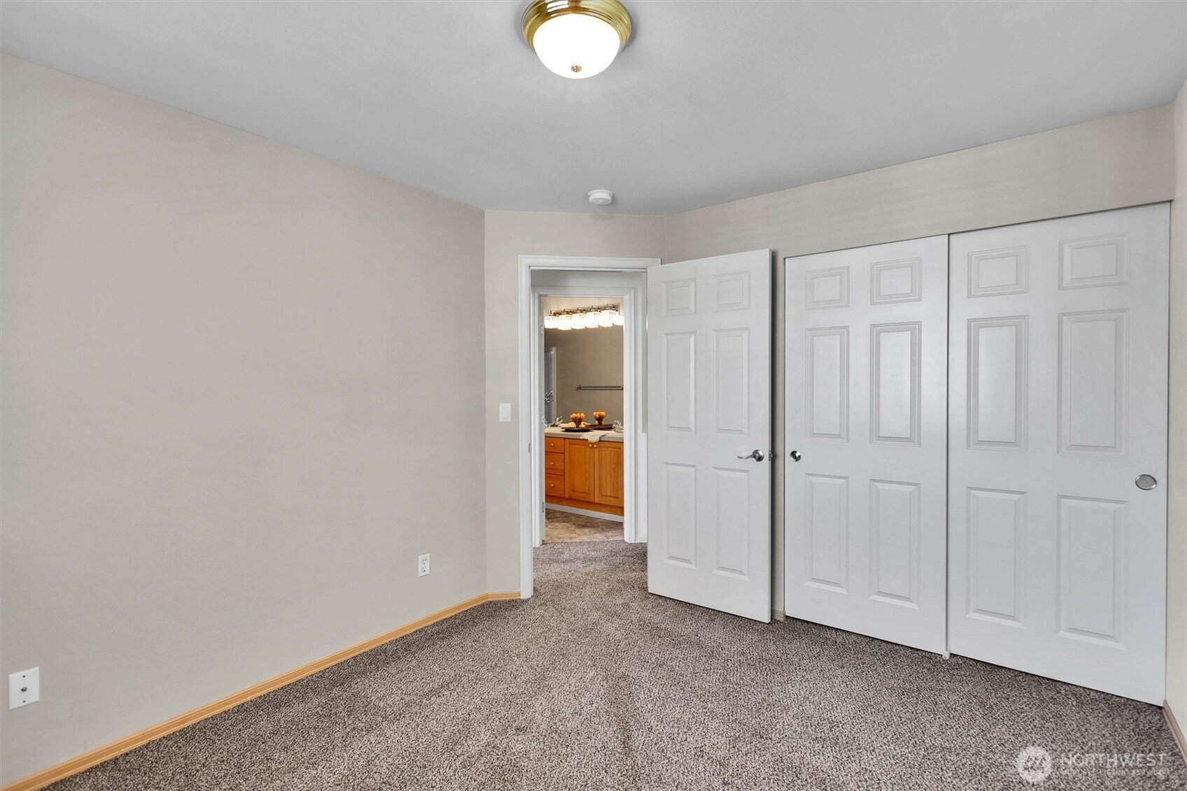 915 N Laurel Lane , Tacoma, WA 98406