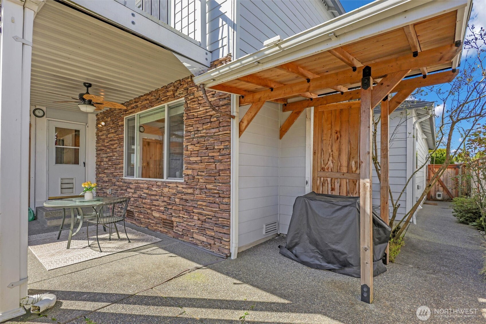 915 N Laurel Lane , Tacoma, WA 98406