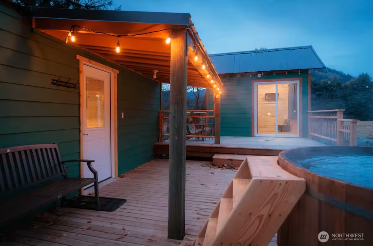 128 Kauer Road , Randle, WA 98377