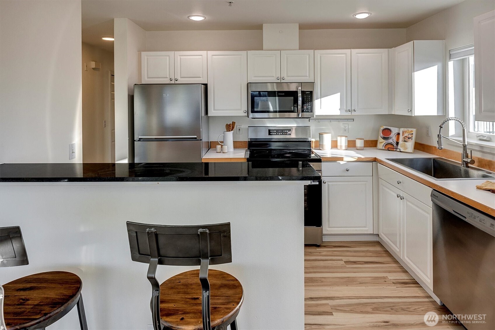 2101 N 55th Street #201, Seattle, WA 98103