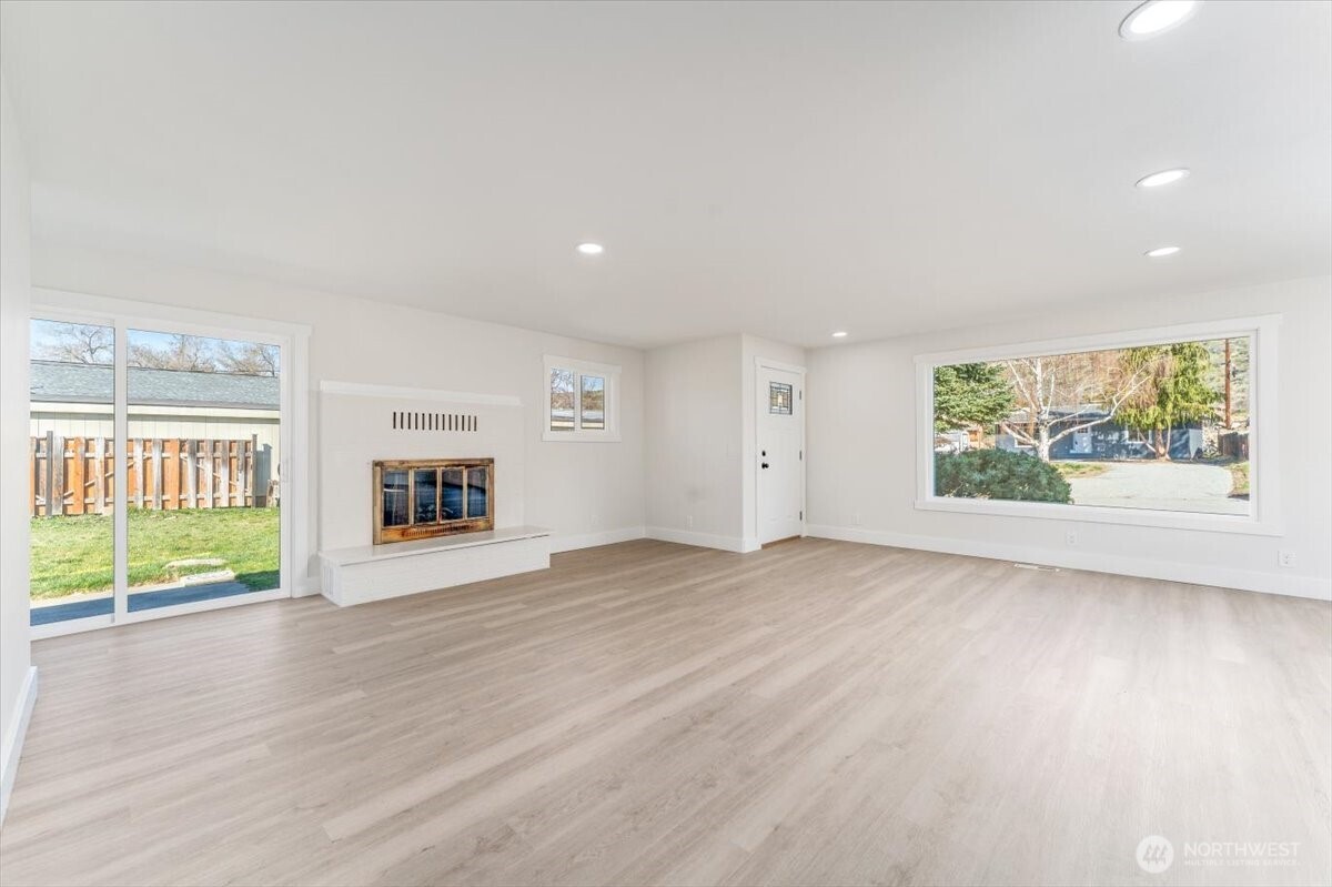 916 E Johnson Avenue , Chelan, WA 98816