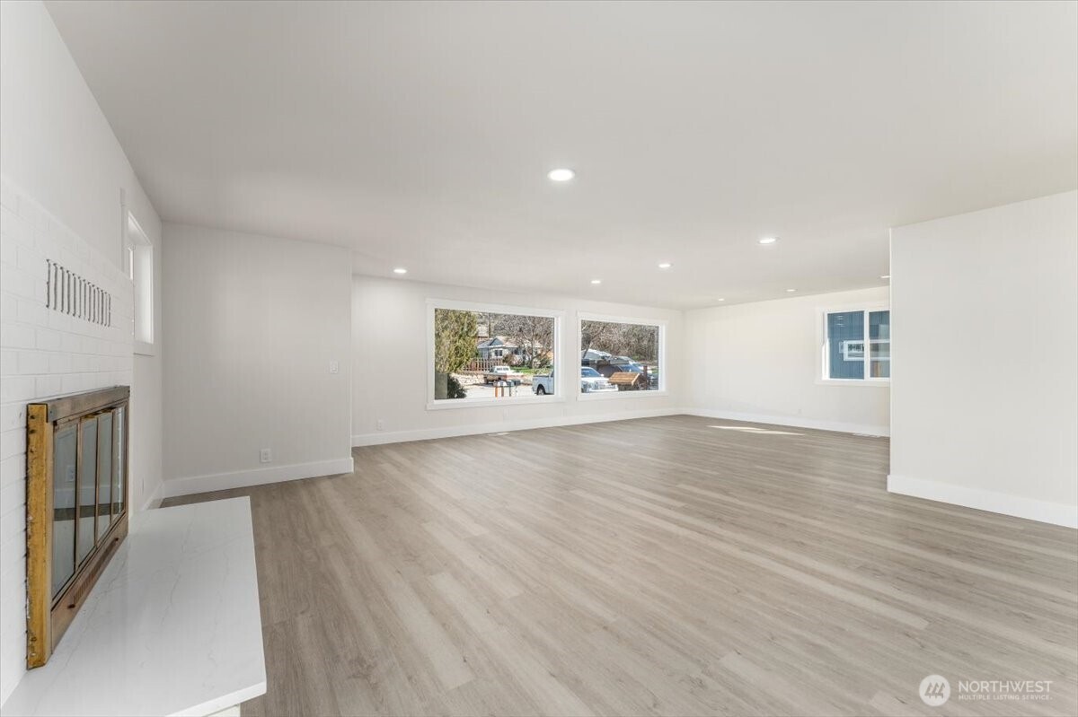 916 E Johnson Avenue , Chelan, WA 98816