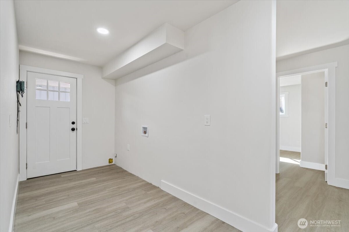 916 E Johnson Avenue , Chelan, WA 98816