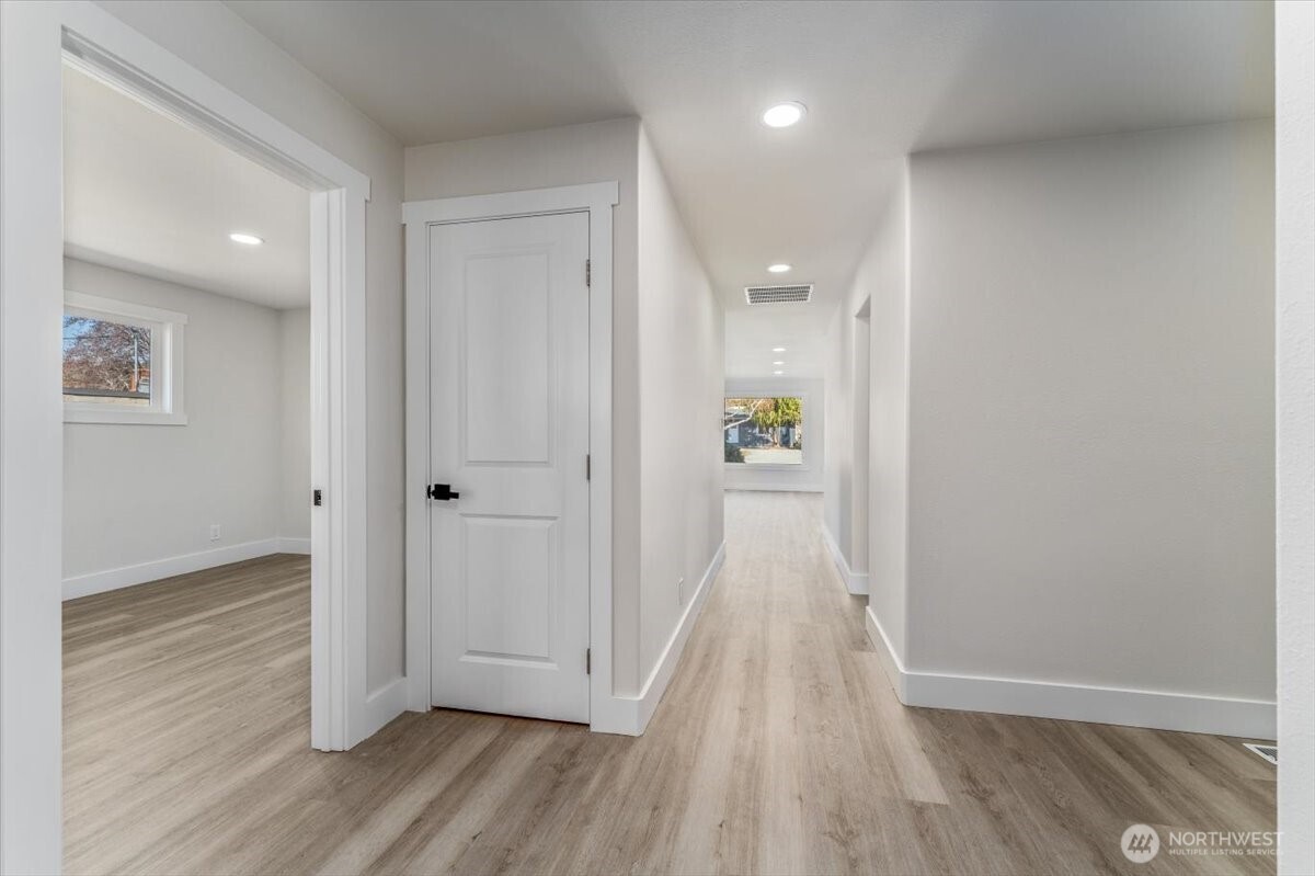 916 E Johnson Avenue , Chelan, WA 98816