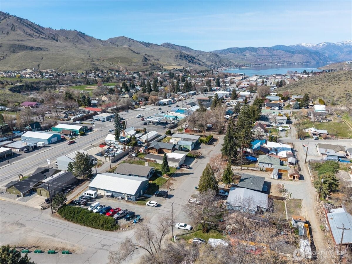 916 E Johnson Avenue , Chelan, WA 98816