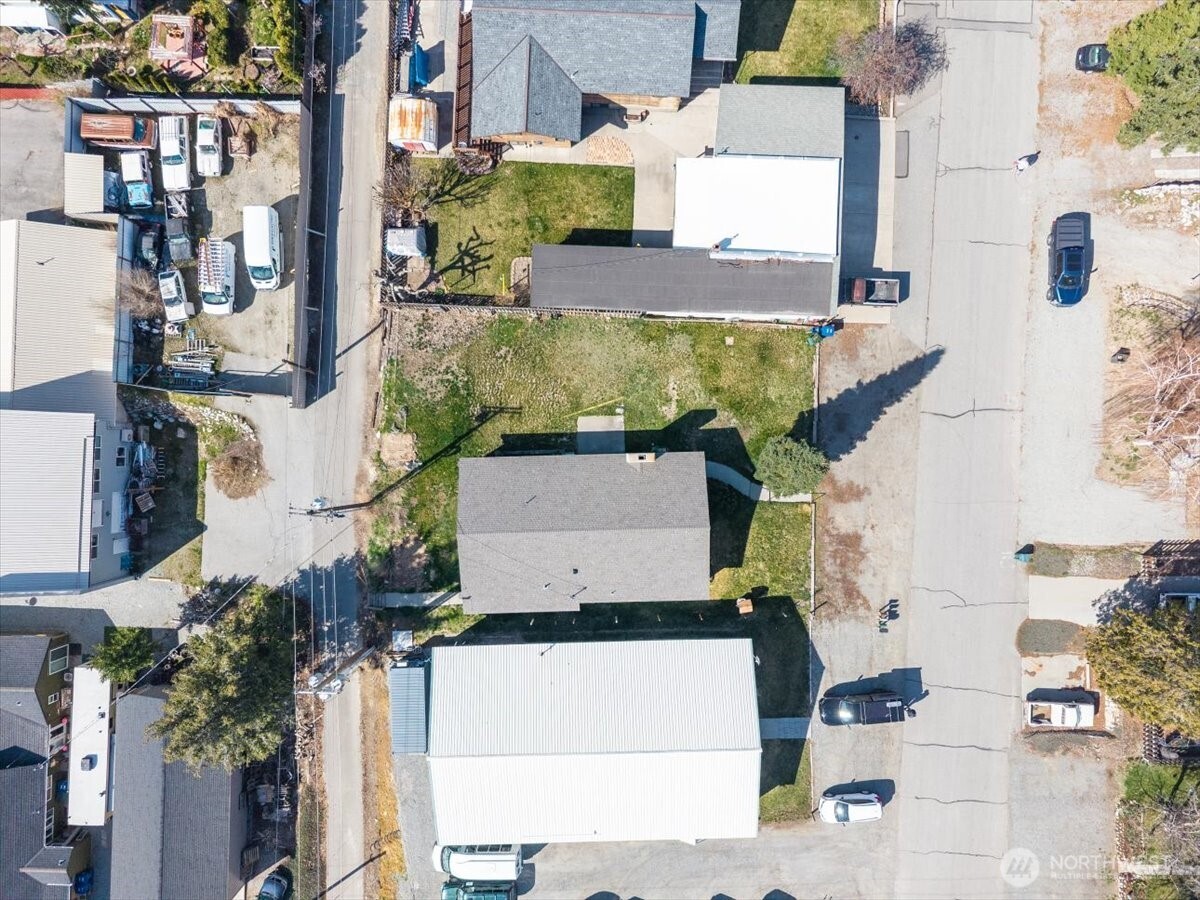 916 E Johnson Avenue , Chelan, WA 98816