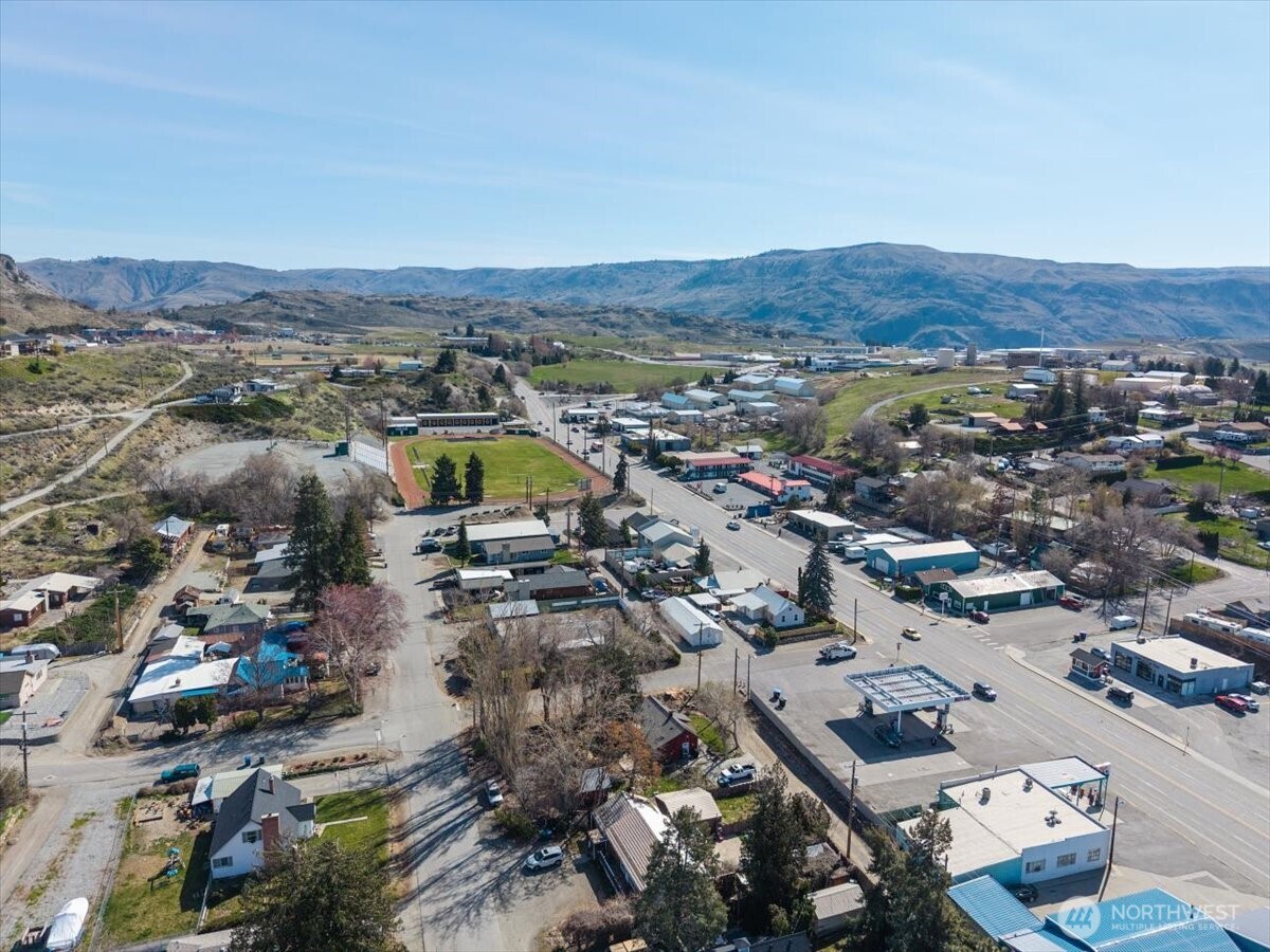 916 E Johnson Avenue , Chelan, WA 98816