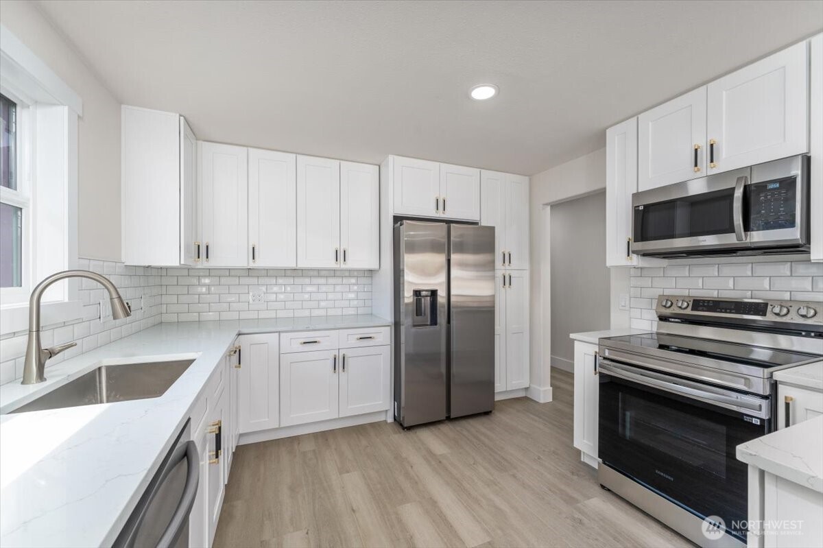 916 E Johnson Avenue , Chelan, WA 98816