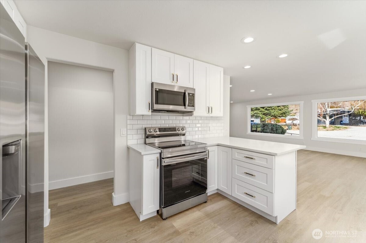 916 E Johnson Avenue , Chelan, WA 98816