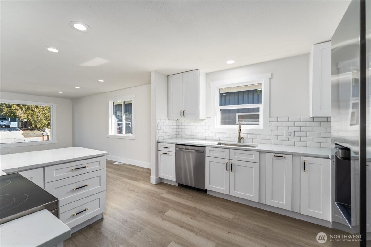 916 E Johnson Avenue , Chelan, WA 98816