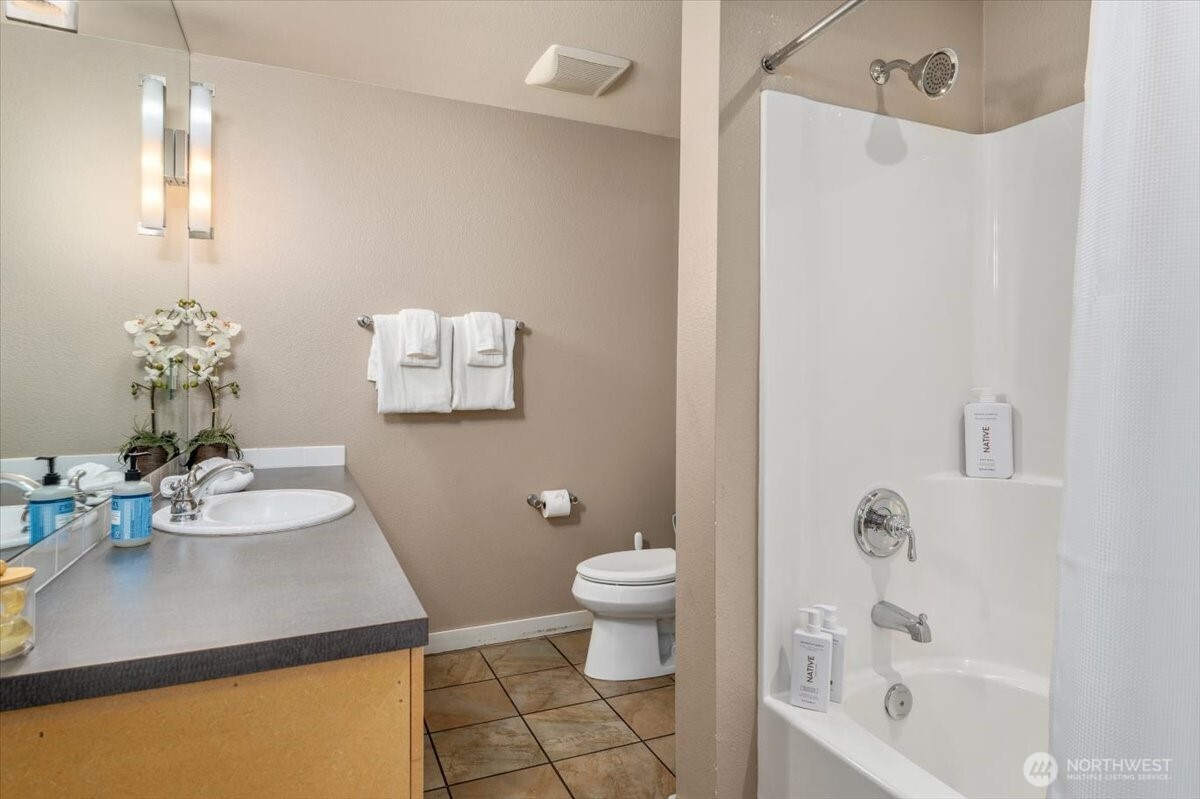 2220 W Woodin Avenue #110, Chelan, WA 98816