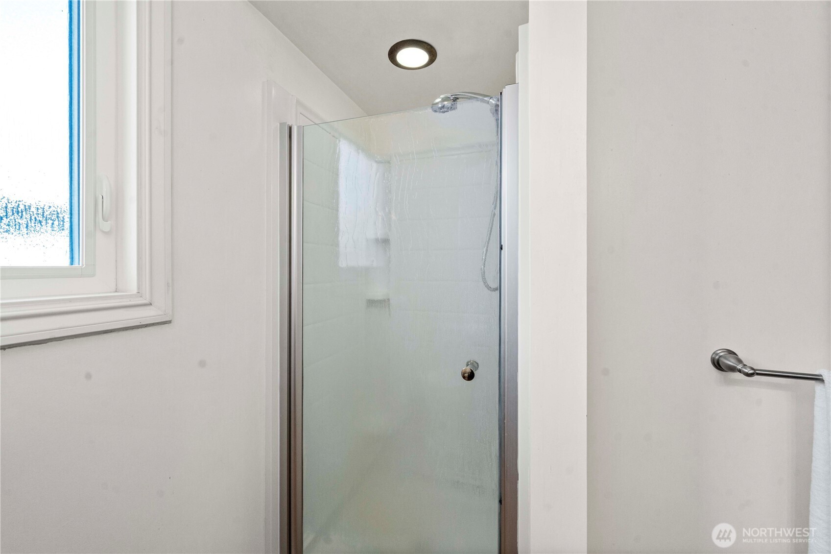 1825 Rainier Court , Sumner, WA 98390