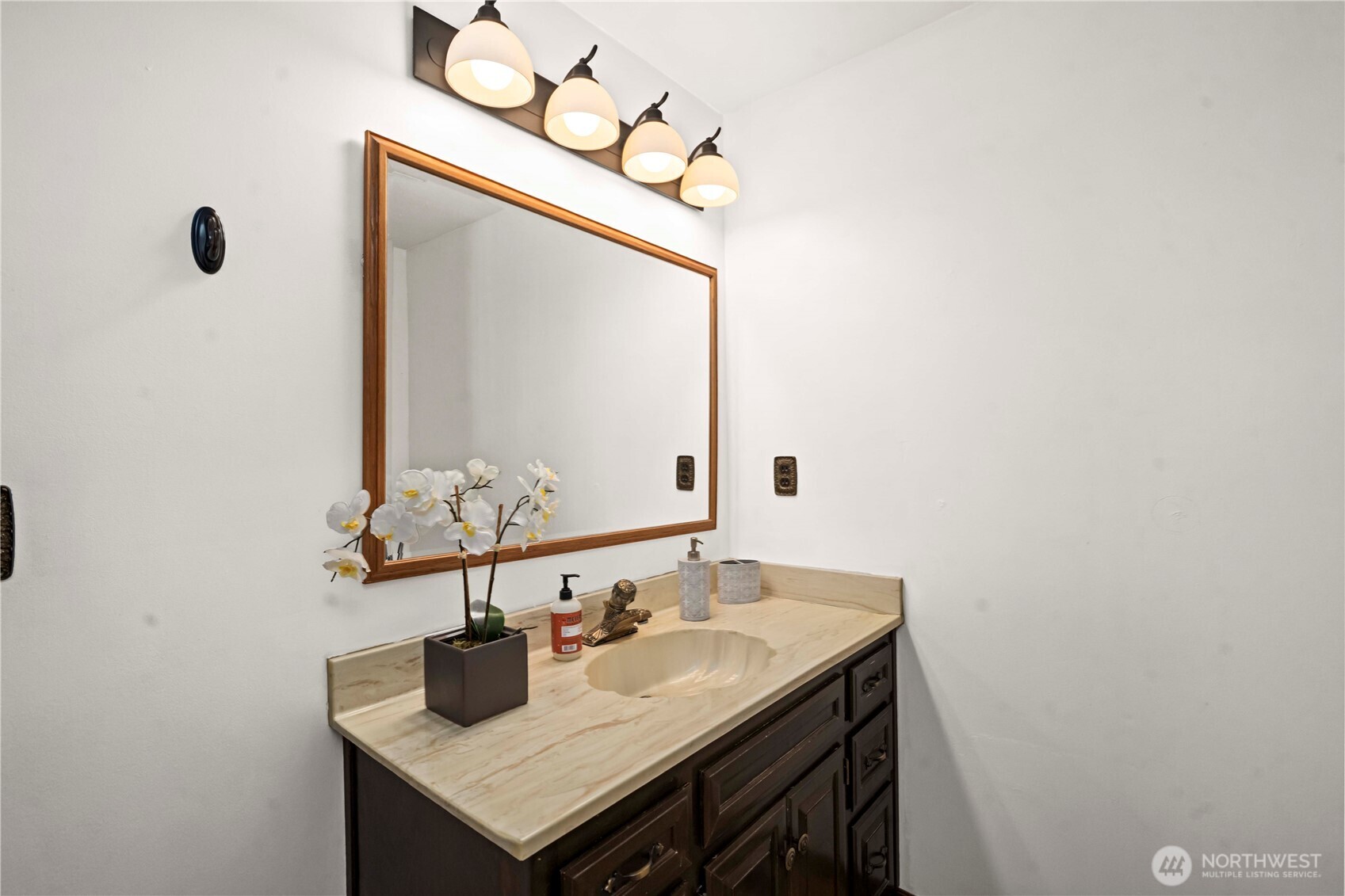 1825 Rainier Court , Sumner, WA 98390