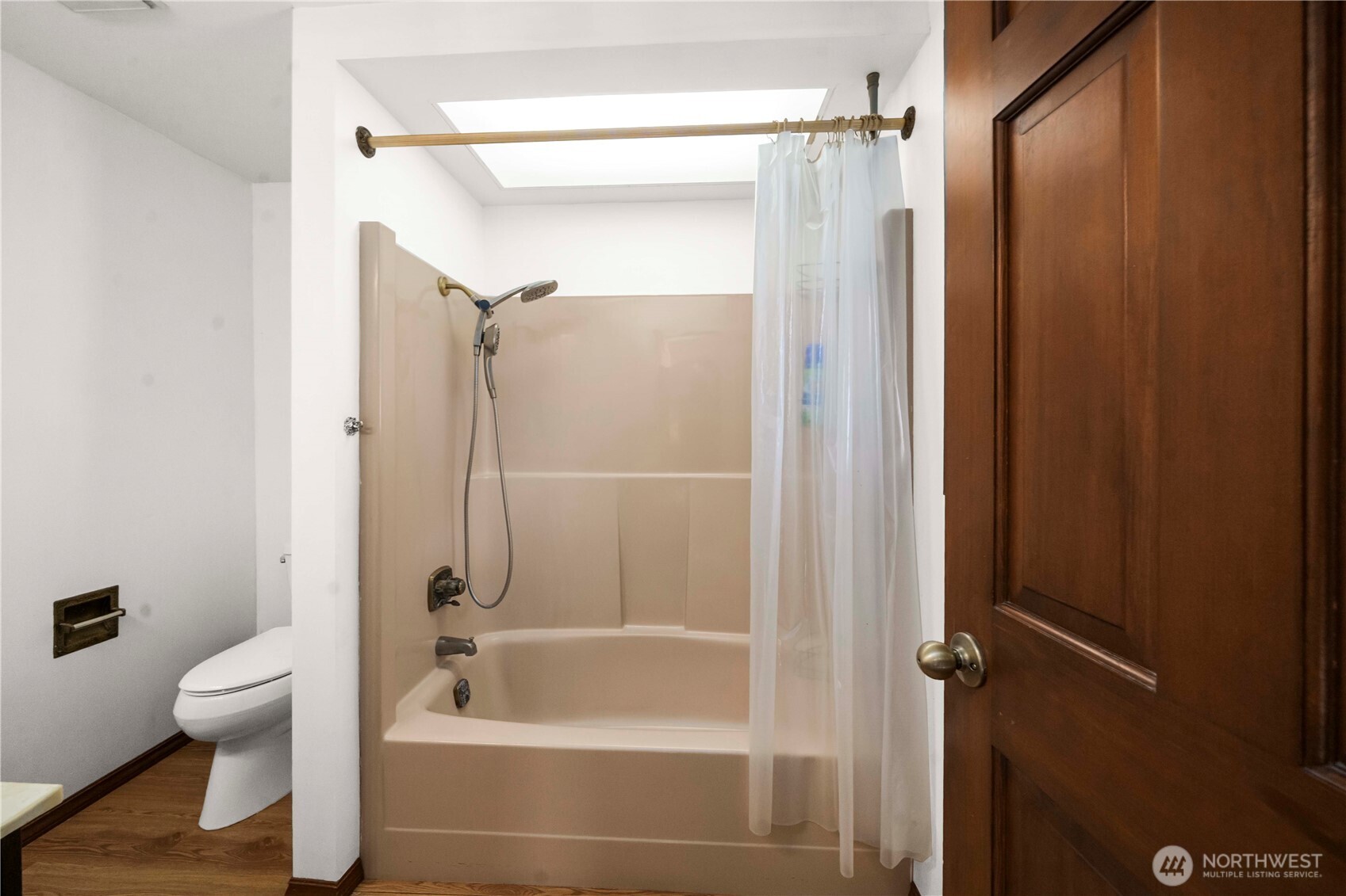 1825 Rainier Court , Sumner, WA 98390