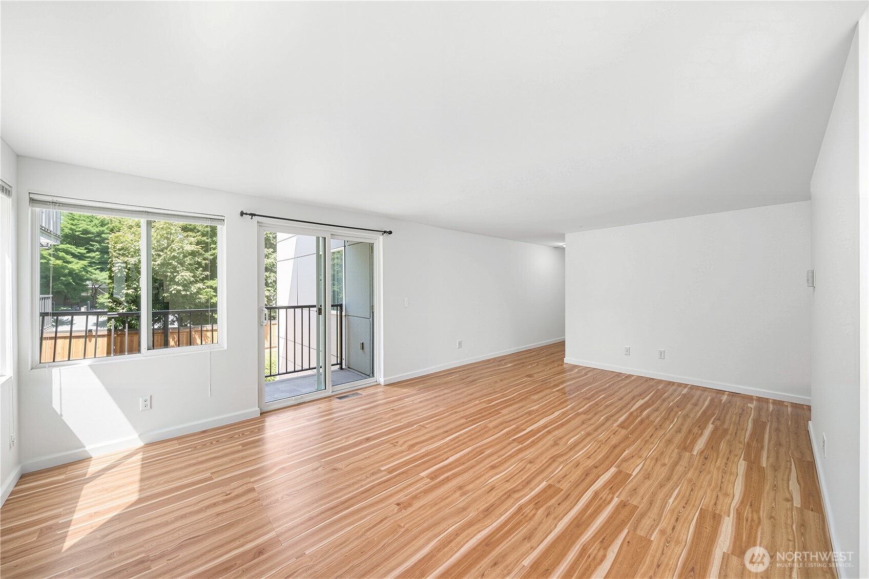 11556 Greenwood Avenue N #105, Seattle, WA 98133