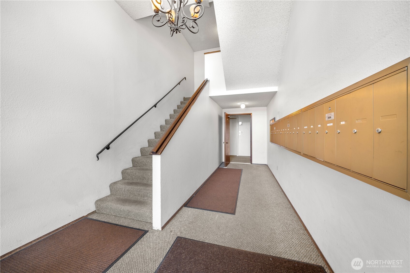 11556 Greenwood Avenue N #105, Seattle, WA 98133