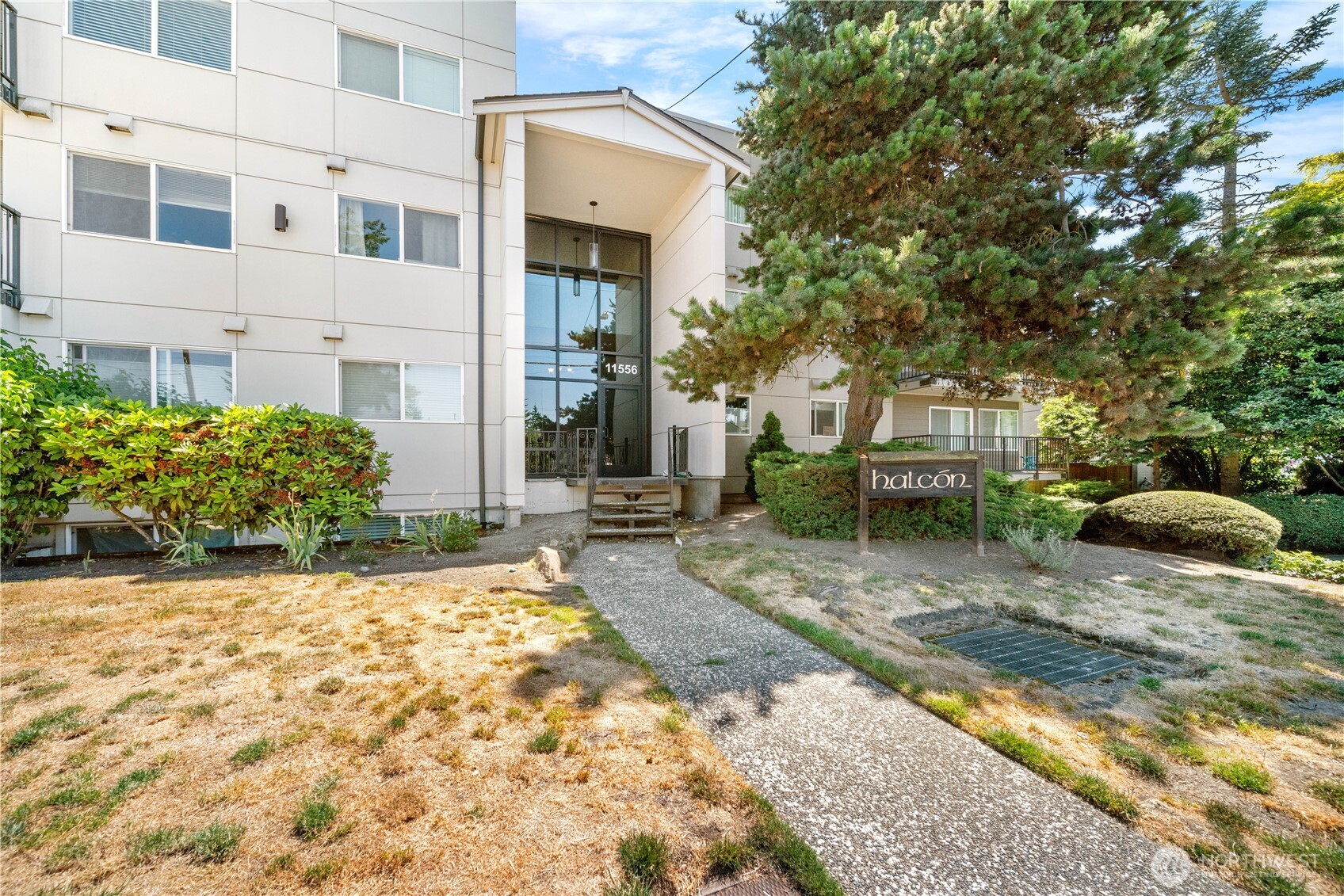 11556 Greenwood Avenue N #105, Seattle, WA 98133