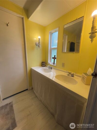 1050 Howard Street #10, Raymond, WA 98577 - Photo 11