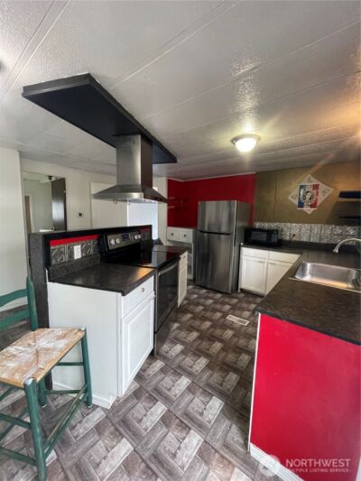 1050 Howard Street #10, Raymond, WA 98577 - Photo 4