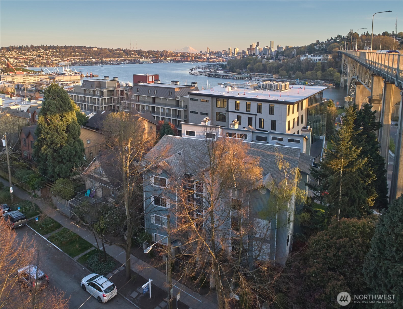 909 N 35TH Street #402, Seattle, WA 98103-8863