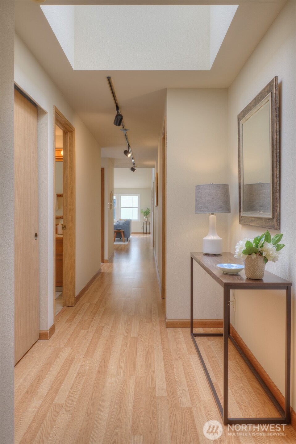 909 N 35TH Street #402, Seattle, WA 98103-8863