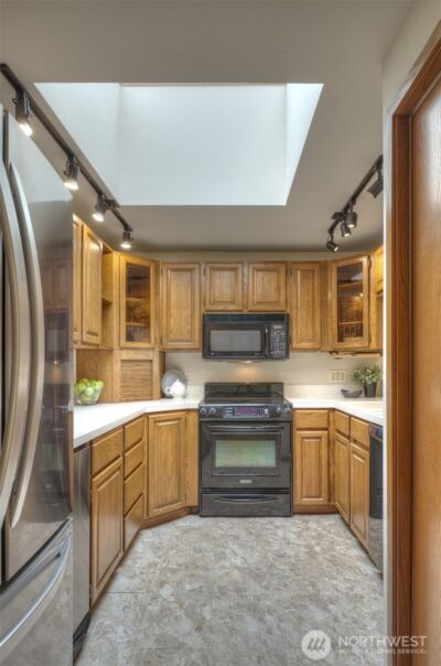 909 N 35TH Street #402, Seattle, WA 98103-8863 - Photo 12