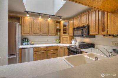 909 N 35TH Street #402, Seattle, WA 98103-8863 - Photo 13