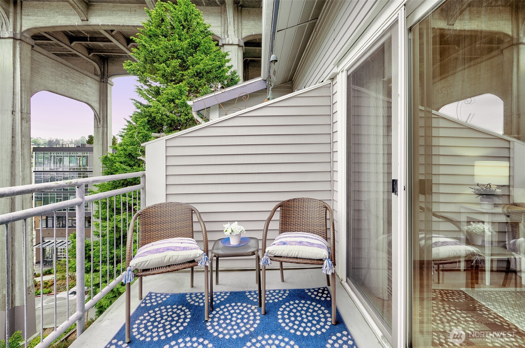 909 N 35TH Street #402, Seattle, WA 98103-8863