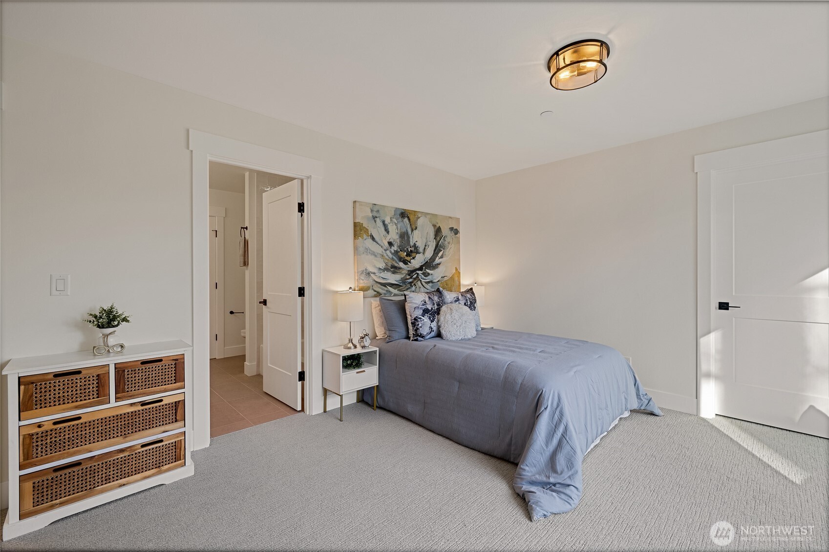 815 130th Avenue NE, Bellevue, WA 98005