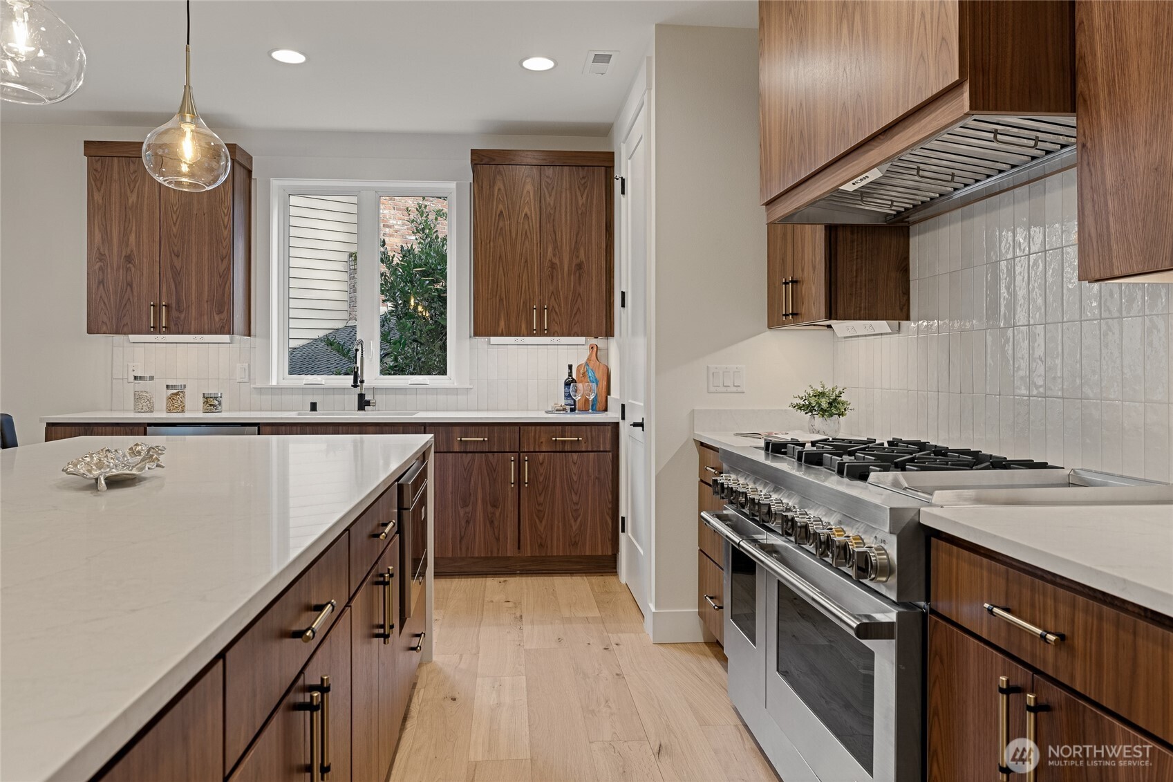 815 130th Avenue NE, Bellevue, WA 98005