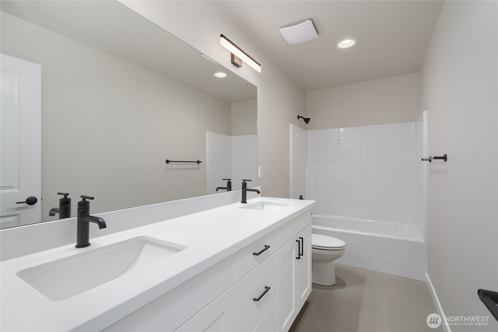 2430 SW Ridgeway Drive , Oak Harbor, WA 98277