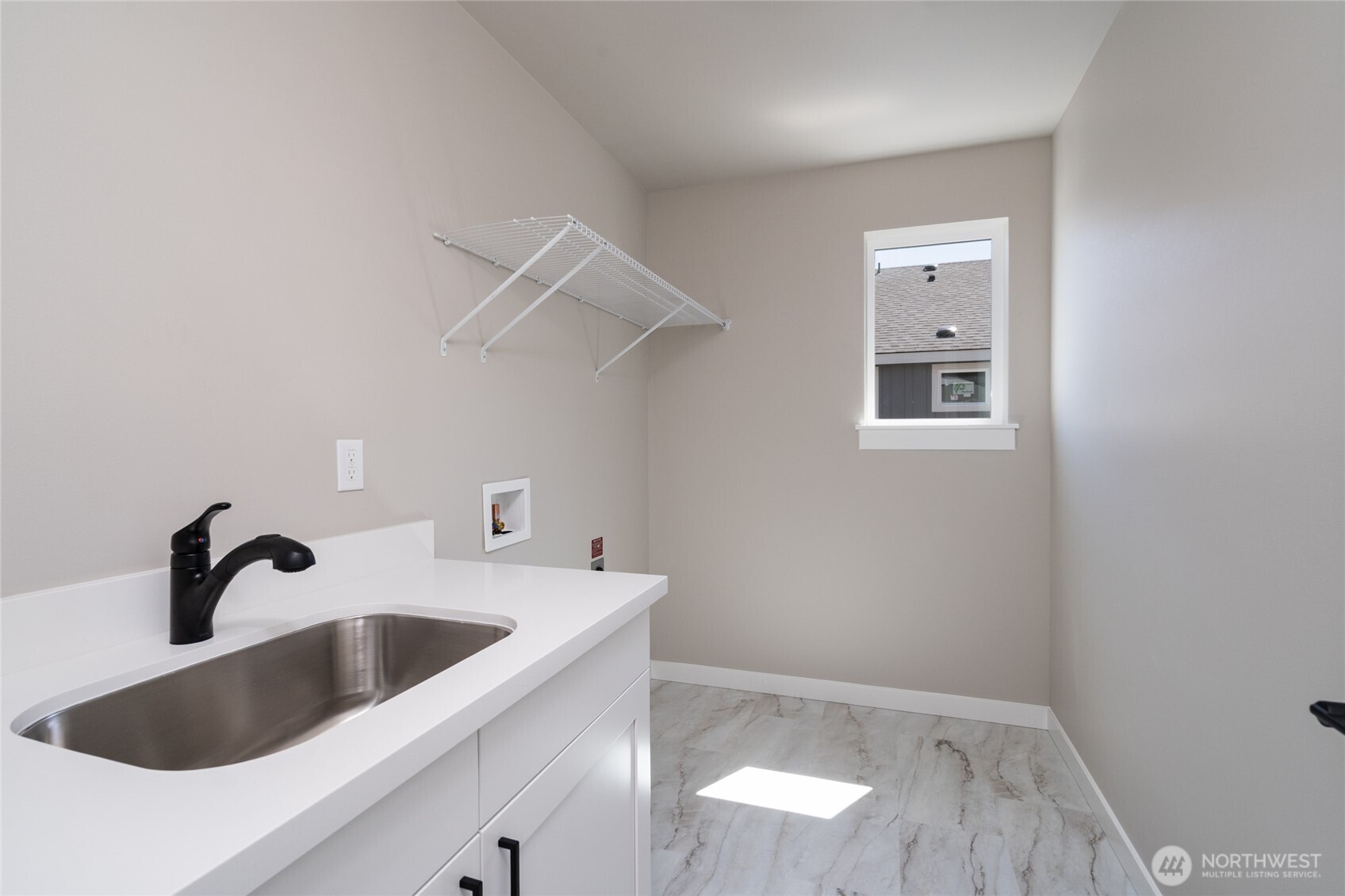 2430 SW Ridgeway Drive , Oak Harbor, WA 98277