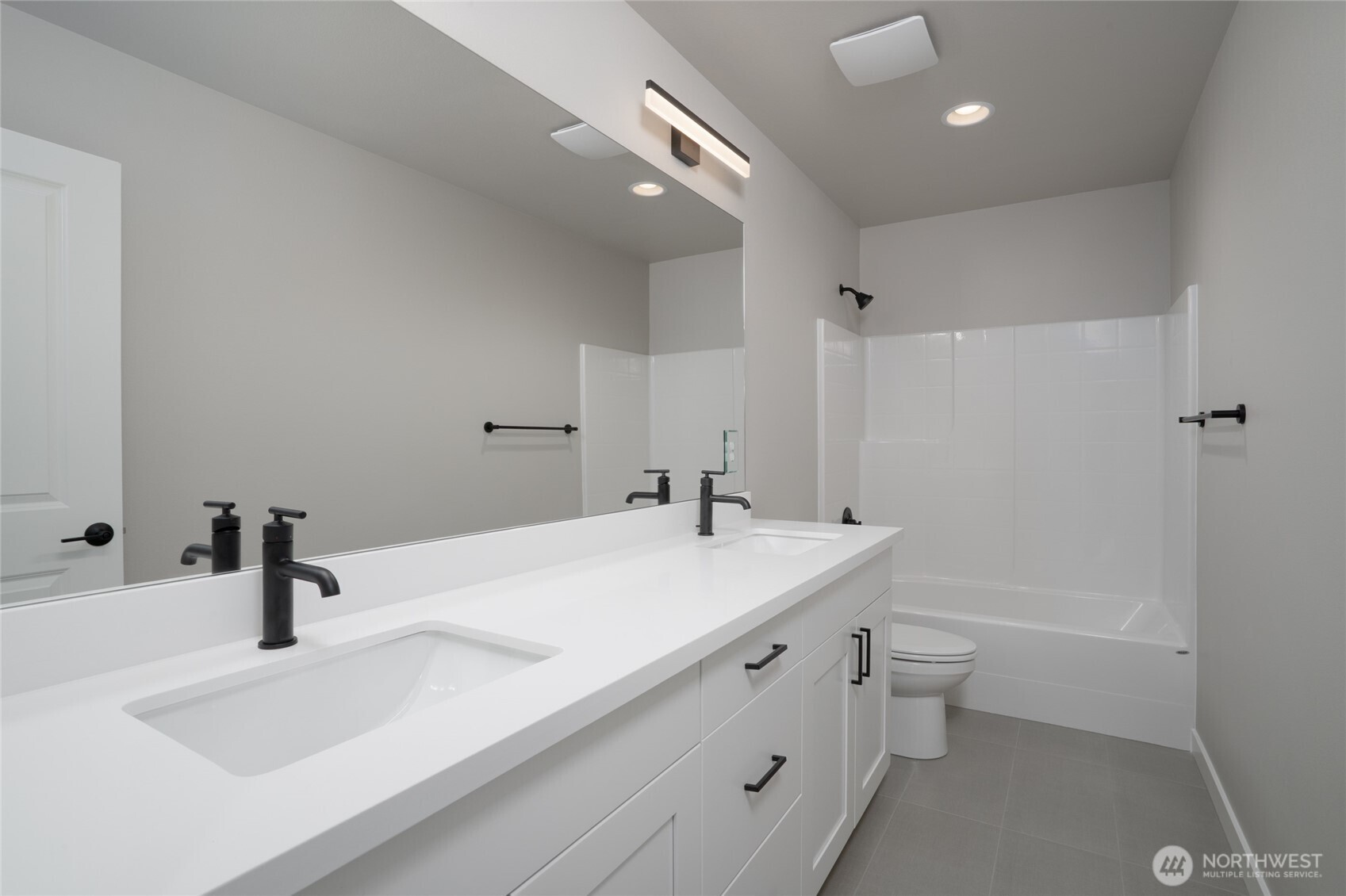 2440 SW Ridgeway Drive , Oak Harbor, WA 98277