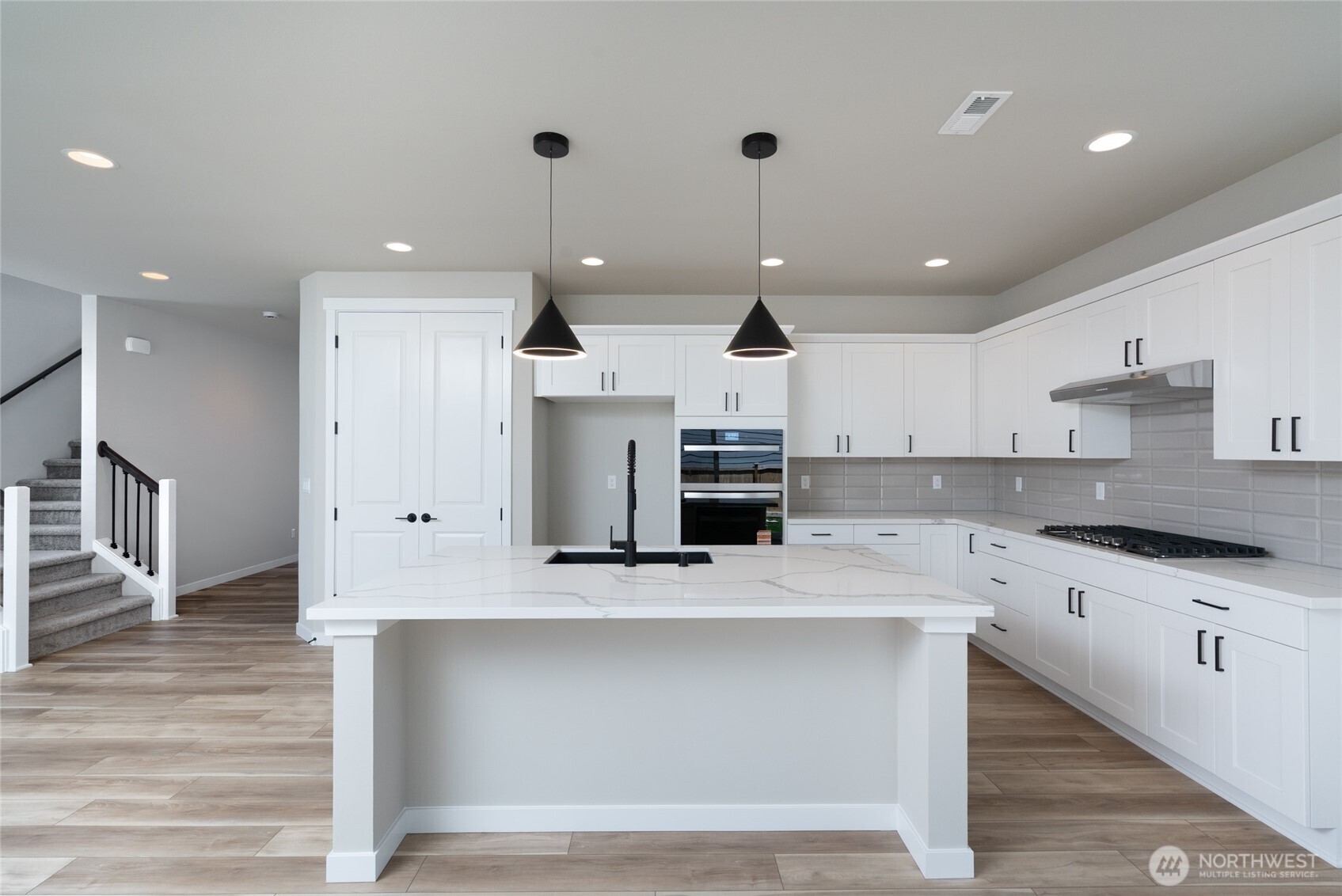 2402 SW Ridgeway Drive , Oak Harbor, WA 98277