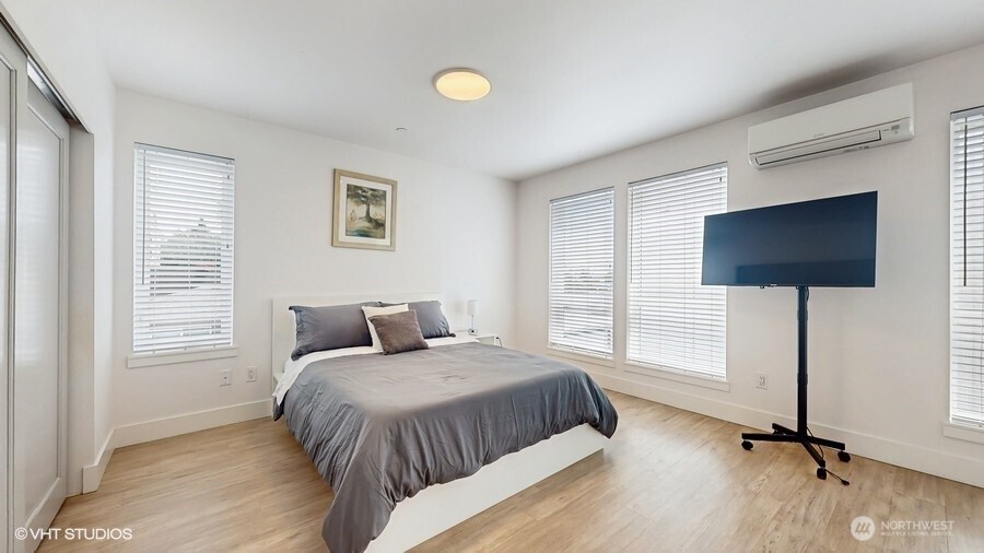 442 13th Avenue , Seattle, WA 98122