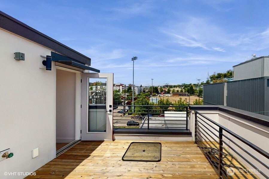 442 13th Avenue , Seattle, WA 98122