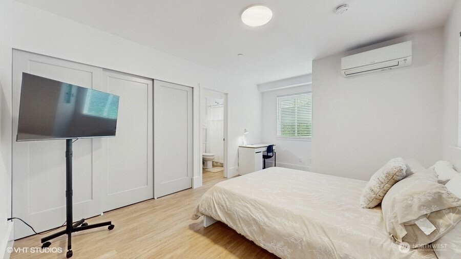 442 13th Avenue , Seattle, WA 98122