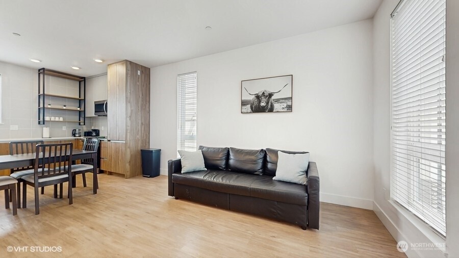 442 13th Avenue , Seattle, WA 98122