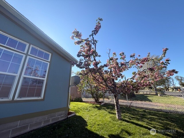 330 N Juniper Street , Soap Lake, WA 98851
