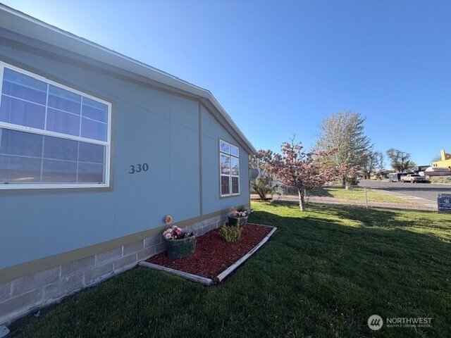330 N Juniper Street , Soap Lake, WA 98851