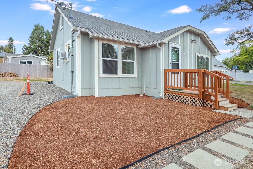324 6th Street , Vader, WA 98593