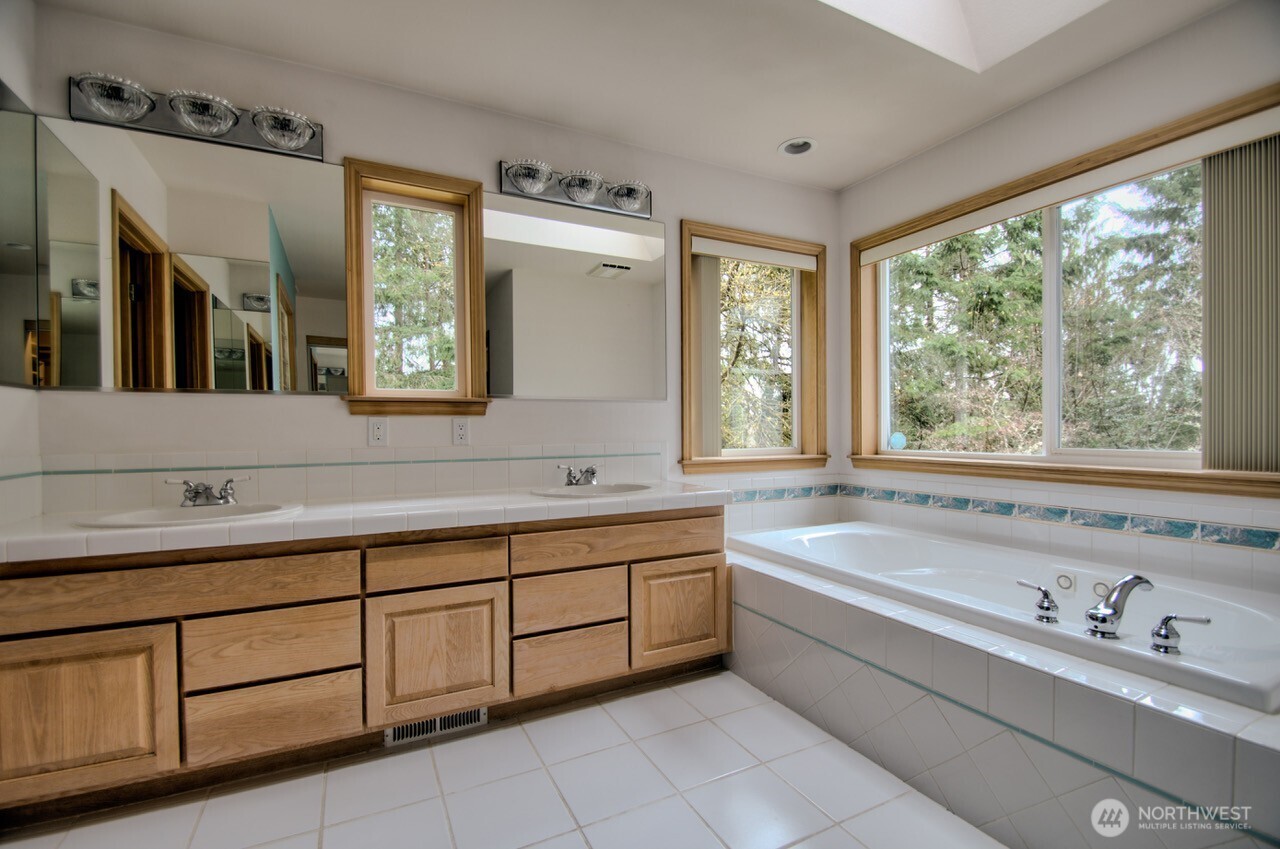 4716 D'Milluhr Drive NE, Olympia, WA 98516