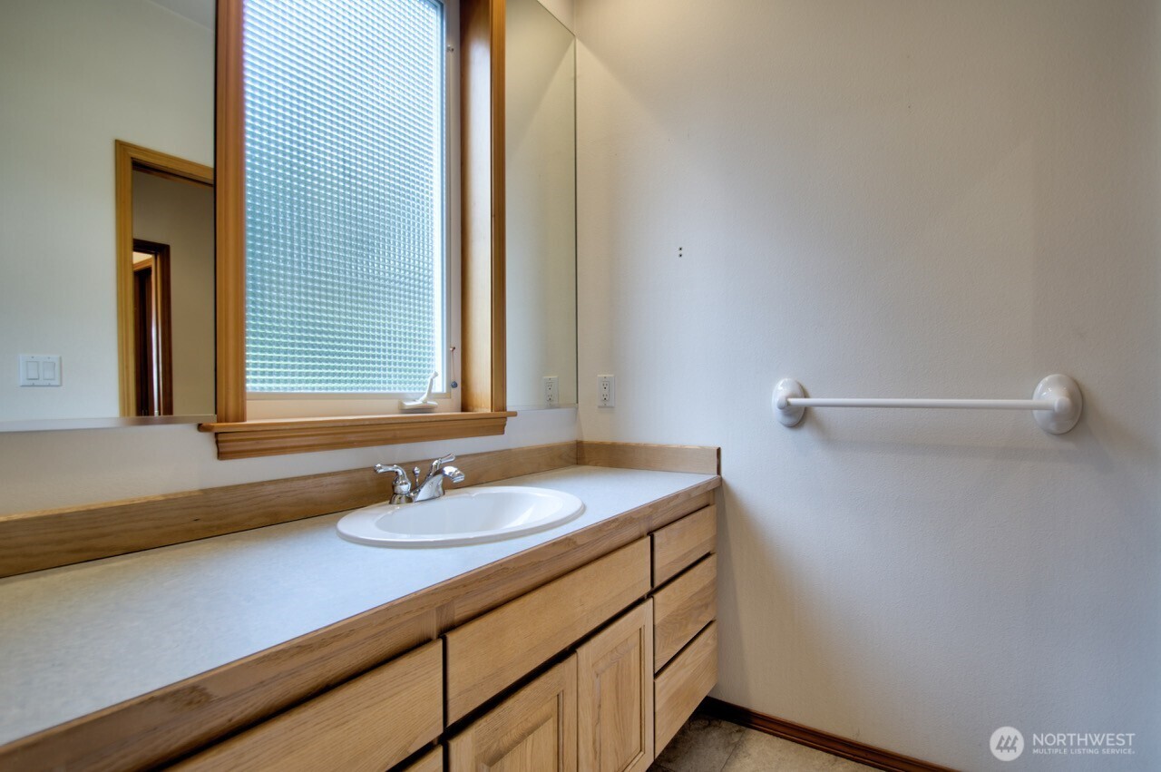 4716 D'Milluhr Drive NE, Olympia, WA 98516