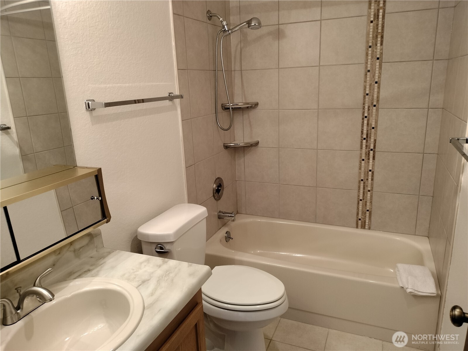 11755 Greenwood Avenue N #203, Seattle, WA 98133-8151